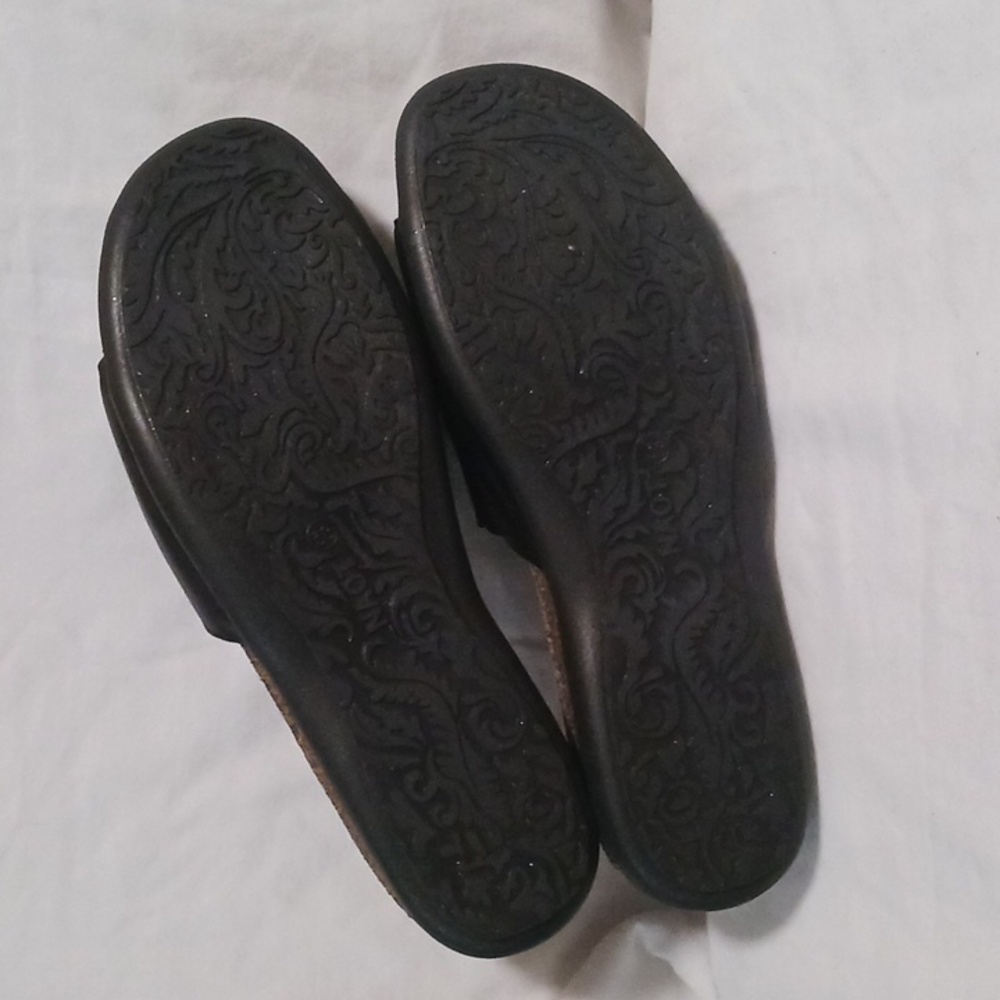 NWTags And Box, Naot Black Leather Slide Sandals - Picture 8 of 13